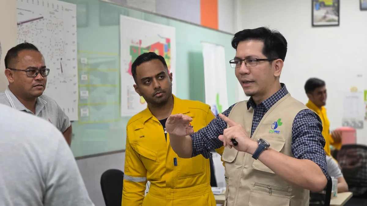 OSHMed trainer speaking to industrial workers during a safety training session